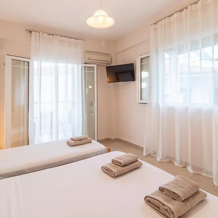 Properstay 101 - Casa Leonardo Chalkidiki شقة بوليخرونو